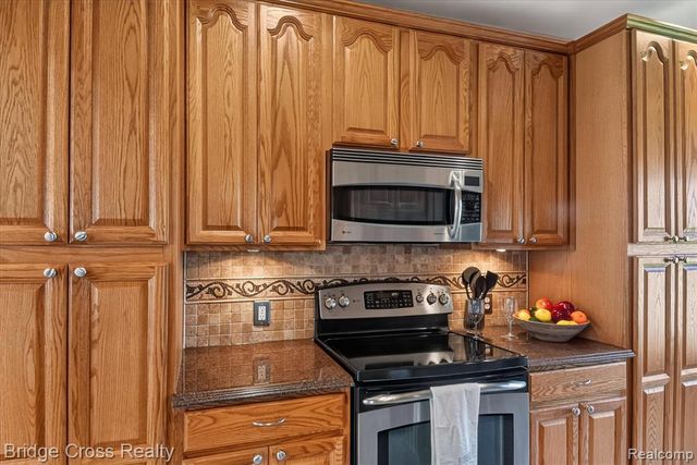 285 E Long Lake, Troy, MI 48085