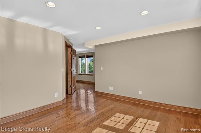 285 E Long Lake, Troy, MI 48085