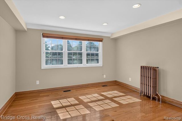 285 E Long Lake, Troy, MI 48085