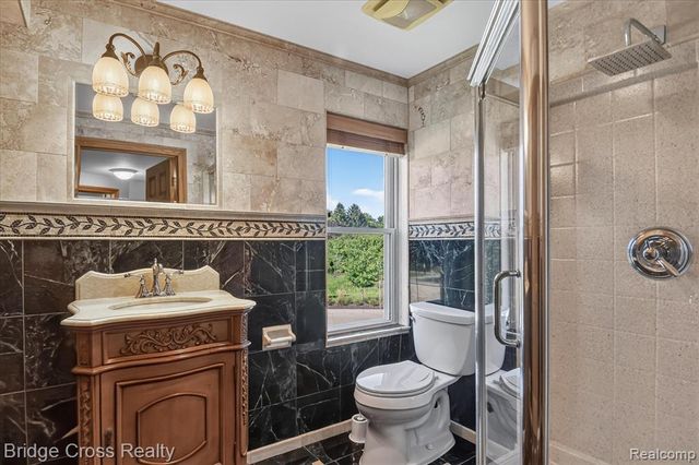 285 E Long Lake, Troy, MI 48085