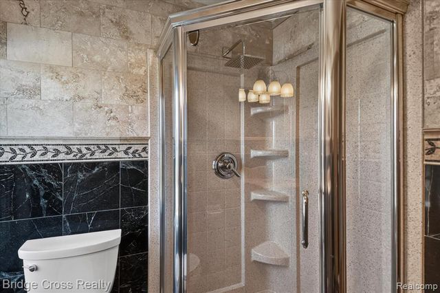 285 E Long Lake, Troy, MI 48085