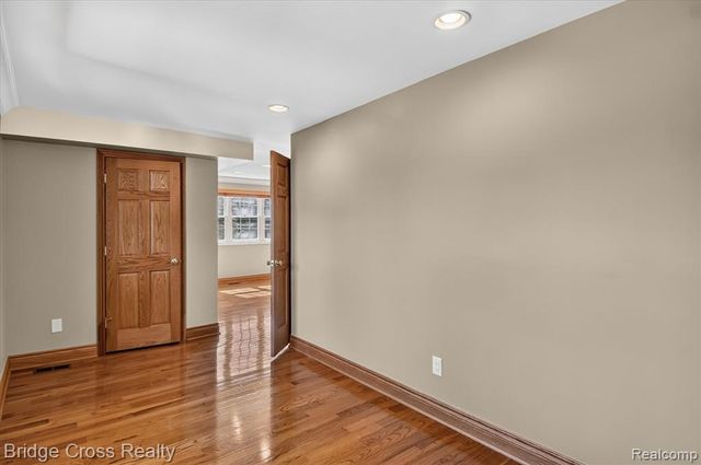285 E Long Lake, Troy, MI 48085