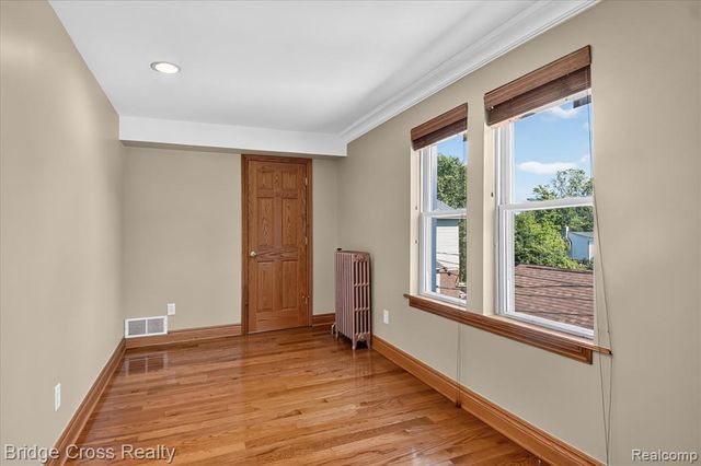 285 E Long Lake, Troy, MI 48085