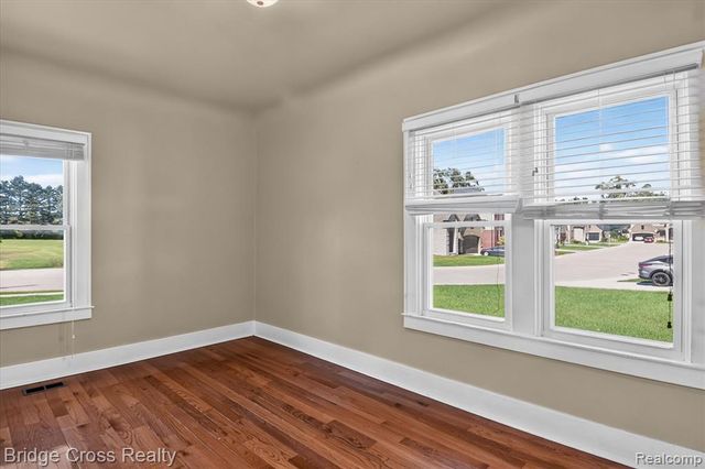 285 E Long Lake, Troy, MI 48085