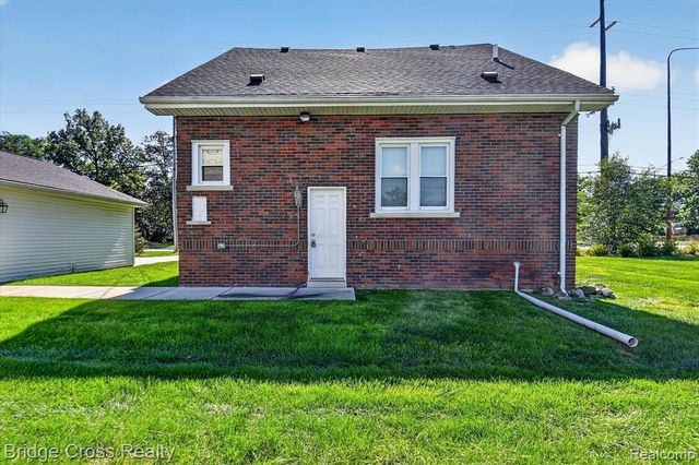 285 E Long Lake, Troy, MI 48085
