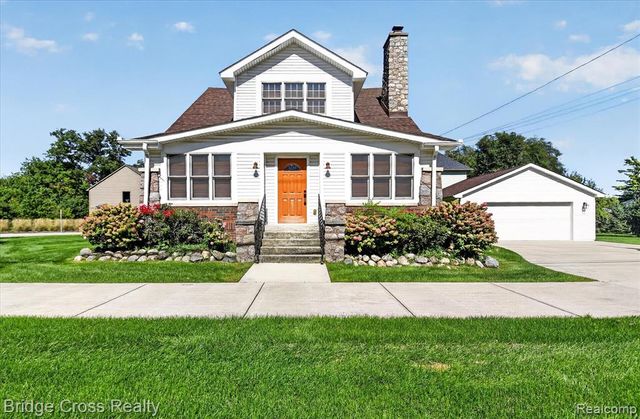 285 E Long Lake, Troy, MI 48085