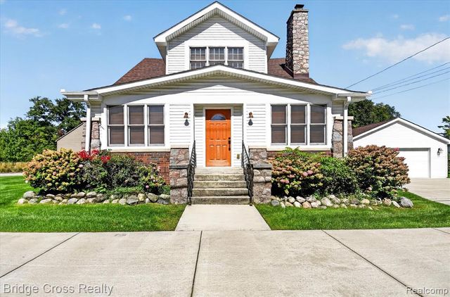 285 E Long Lake, Troy, MI 48085