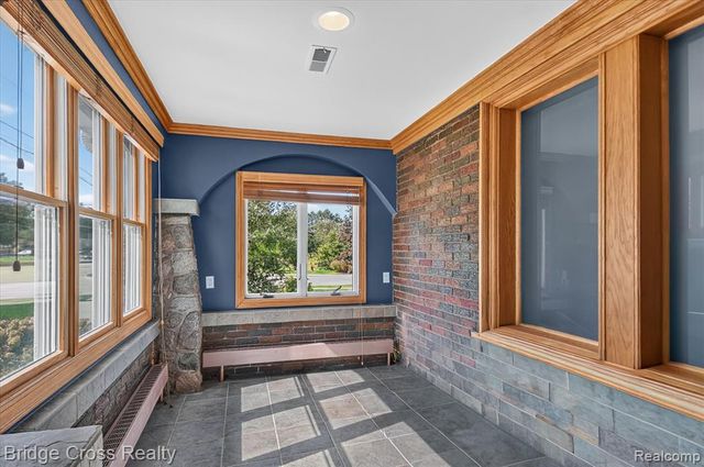 285 E Long Lake, Troy, MI 48085