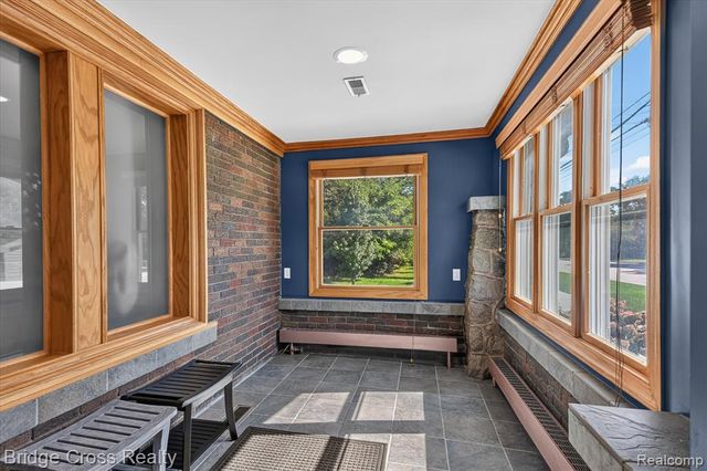285 E Long Lake, Troy, MI 48085