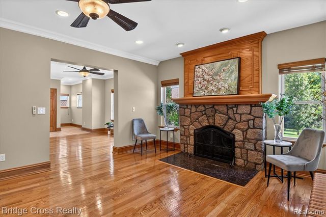 285 E Long Lake, Troy, MI 48085