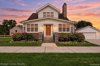 285 E Long Lake, Troy, MI 48085