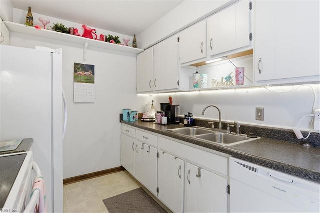 927 Still Harbor CIR, Chesapeake, VA 23320