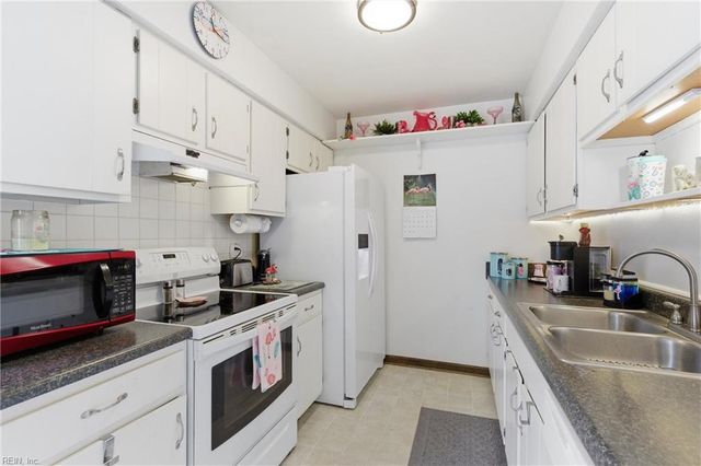 927 Still Harbor CIR, Chesapeake, VA 23320