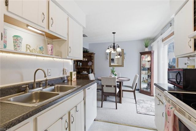 927 Still Harbor CIR, Chesapeake, VA 23320