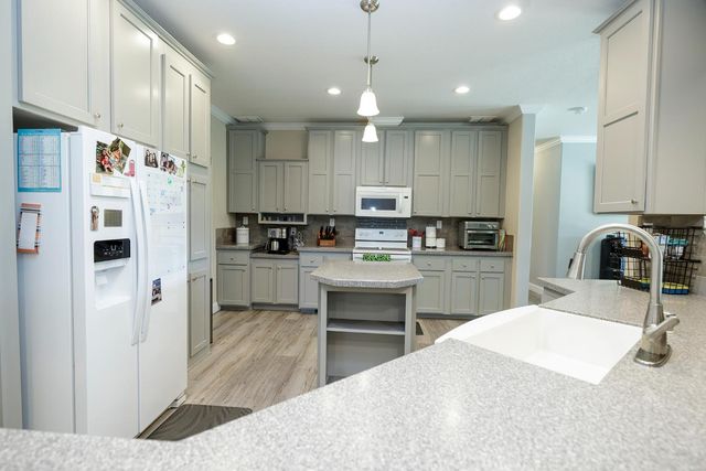 12420 Lancaster Rd, Oakdale, CA 95361