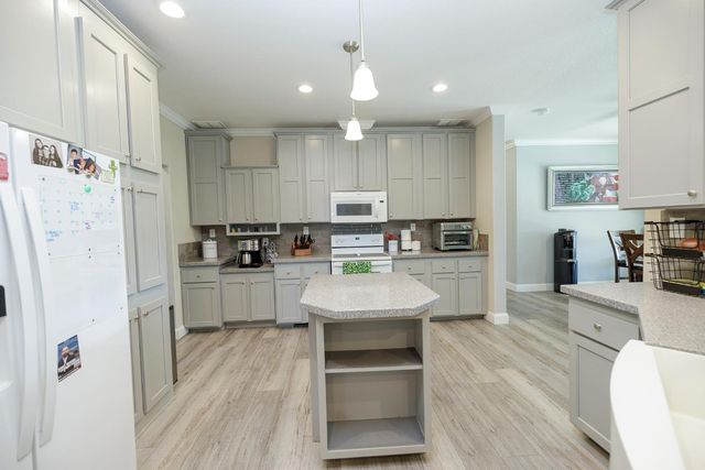 12420 Lancaster Rd, Oakdale, CA 95361