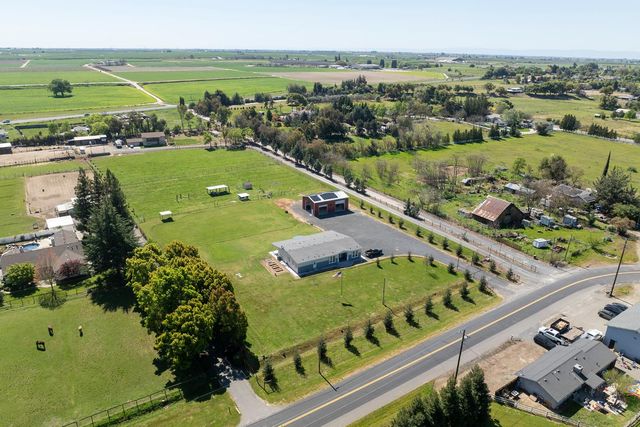 12420 Lancaster Rd, Oakdale, CA 95361