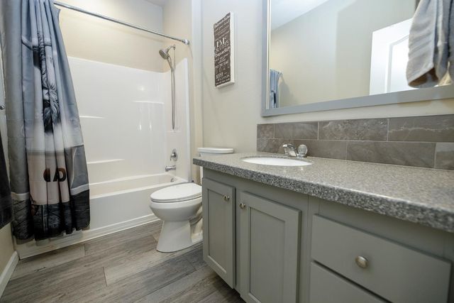 12420 Lancaster Rd, Oakdale, CA 95361