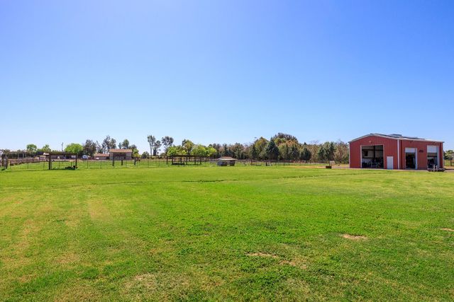 12420 Lancaster Rd, Oakdale, CA 95361