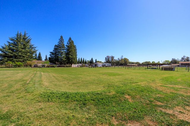 12420 Lancaster Rd, Oakdale, CA 95361