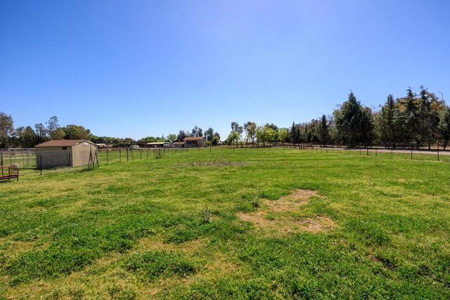 12420 Lancaster Rd, Oakdale, CA 95361