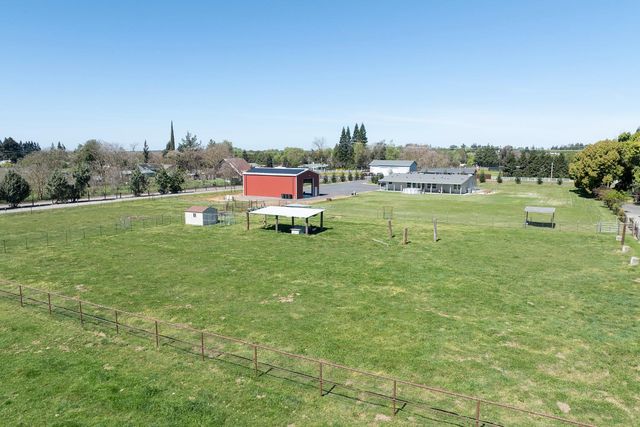 12420 Lancaster Rd, Oakdale, CA 95361