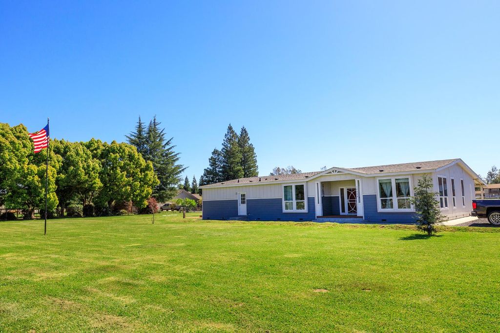 12420 Lancaster Rd, Oakdale, CA 95361