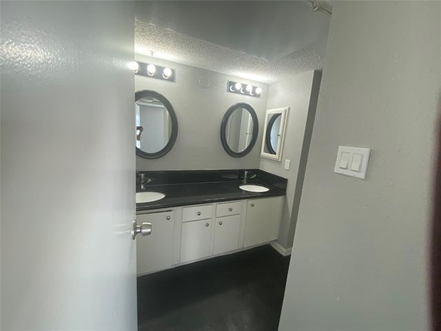 10053 Westpark Drive 334, Houston, TX 77042