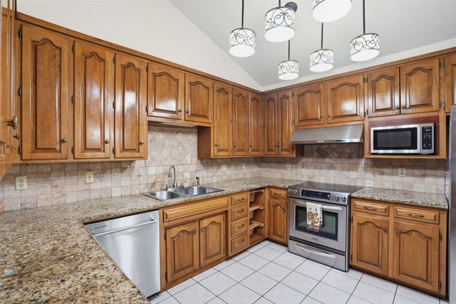 715 Stonelake Drive, Cleburne, TX 76033
