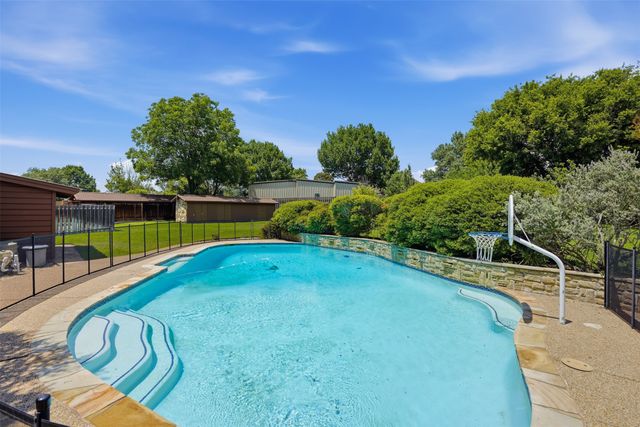 715 Stonelake Drive, Cleburne, TX 76033