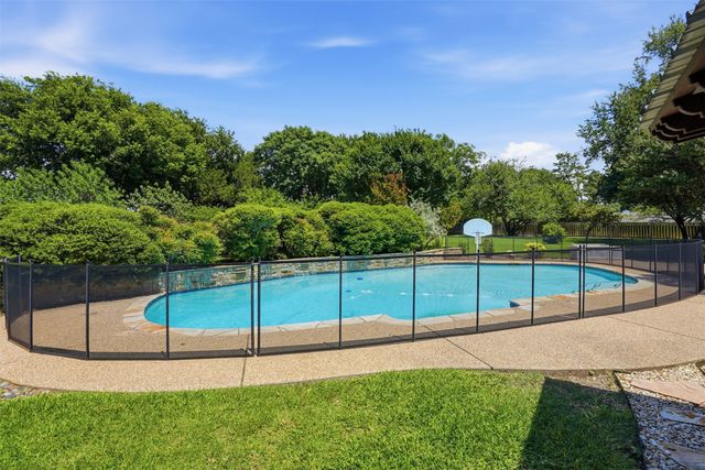 715 Stonelake Drive, Cleburne, TX 76033