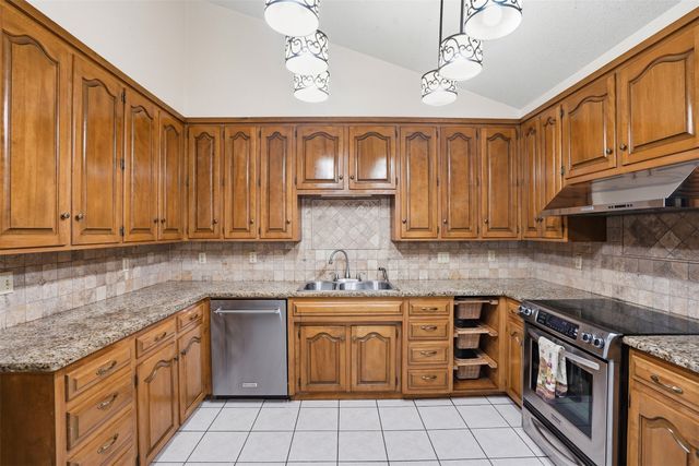 715 Stonelake Drive, Cleburne, TX 76033