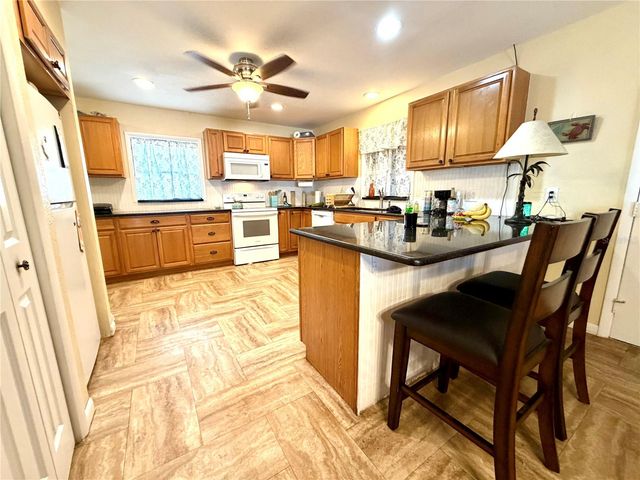 700 W DAMPIER STREET, Inverness, FL 34450