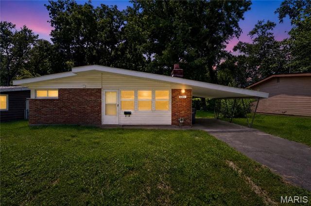 6851 Woodhurst Drive, Berkeley, MO 63134