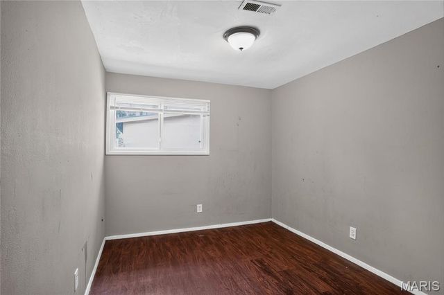 6851 Woodhurst Drive, Berkeley, MO 63134