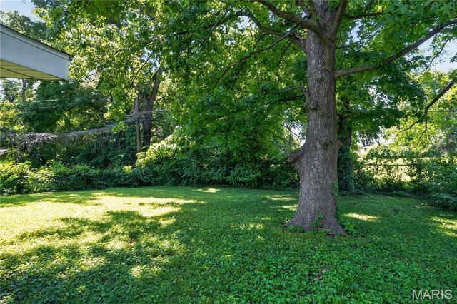 6851 Woodhurst Drive, Berkeley, MO 63134