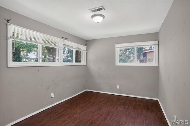 6851 Woodhurst Drive, Berkeley, MO 63134