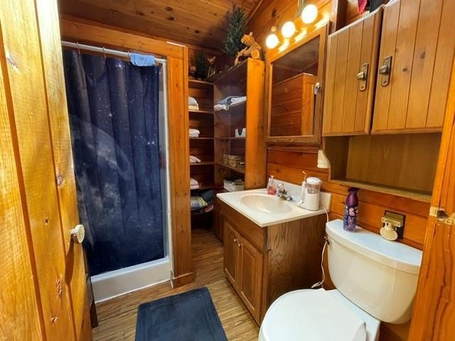 15657W Lakewood Lane, Hayward, WI 54843
