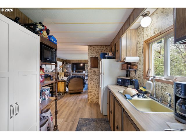 4826 RHODODENDRON Loop, Florence, OR 97439