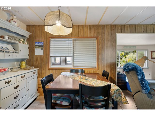 4826 RHODODENDRON Loop, Florence, OR 97439