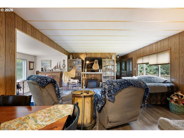 4826 RHODODENDRON Loop, Florence, OR 97439