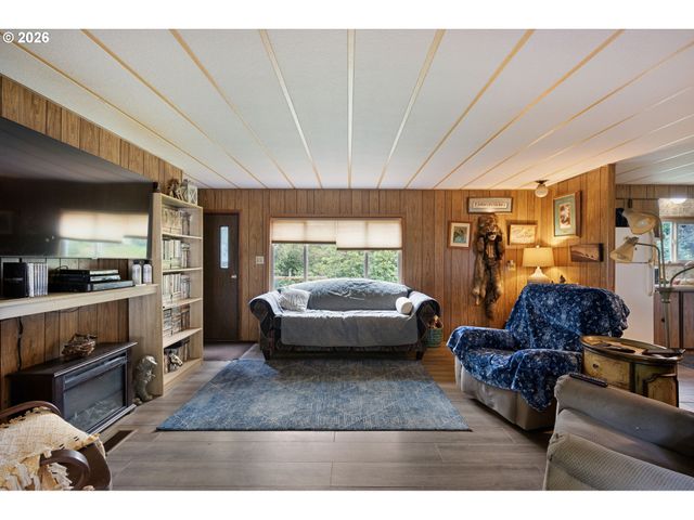 4826 RHODODENDRON Loop, Florence, OR 97439