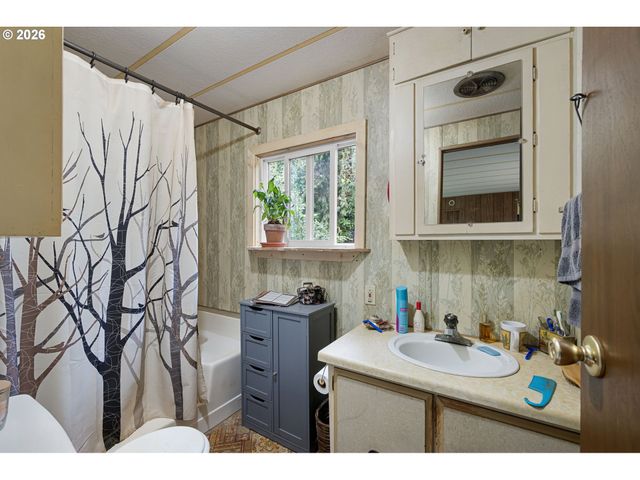 4826 RHODODENDRON Loop, Florence, OR 97439