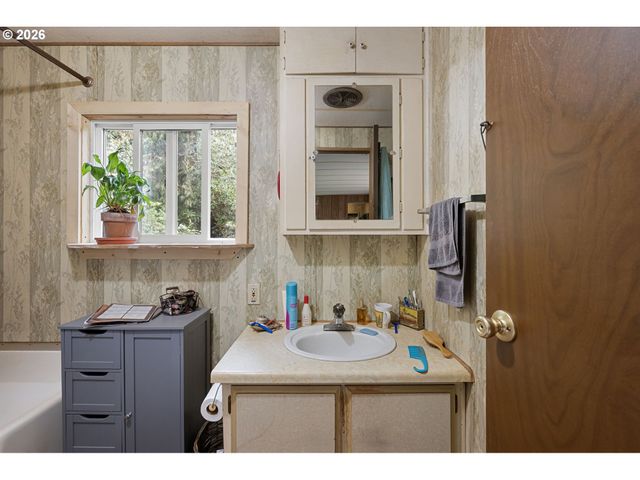 4826 RHODODENDRON Loop, Florence, OR 97439