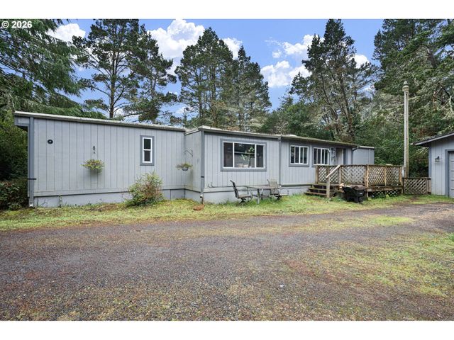 4826 RHODODENDRON Loop, Florence, OR 97439