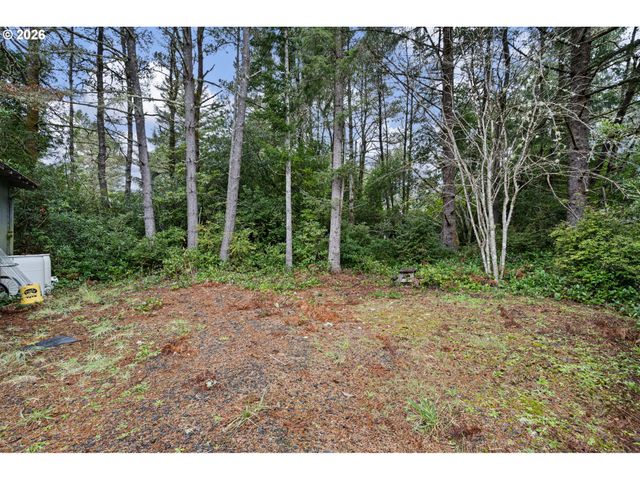 4826 RHODODENDRON Loop, Florence, OR 97439