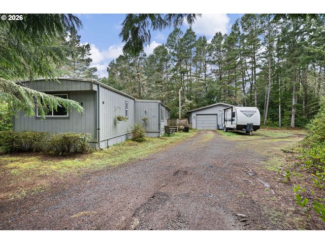 4826 RHODODENDRON Loop, Florence, OR 97439