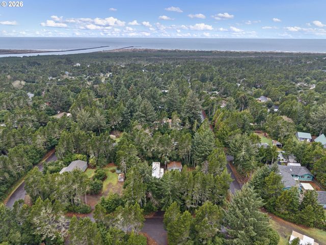 4826 RHODODENDRON Loop, Florence, OR 97439