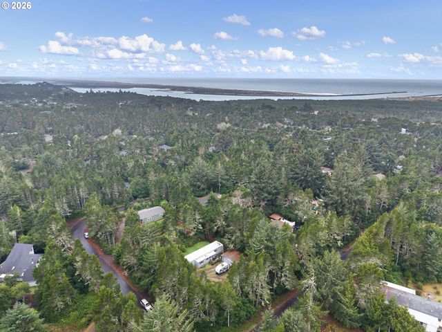 4826 RHODODENDRON Loop, Florence, OR 97439