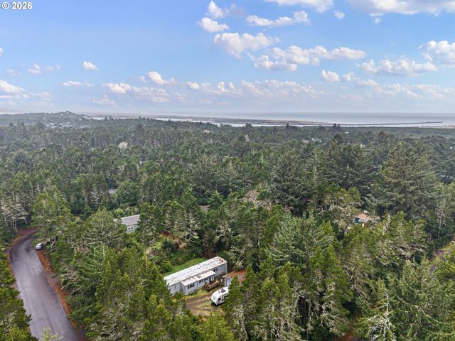 4826 RHODODENDRON Loop, Florence, OR 97439